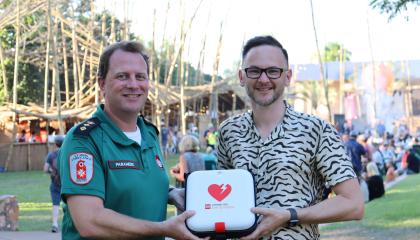 Darwin Festival receiving St John donation.